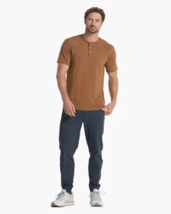 Linear Henley | Rum -Eminem Style V199RUM FA22 M ECOMM TOPS FULL 2050 1X1 86546909 0283 46a8 9c14 cd8be28517f5