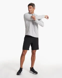 Outdoor Trainer Shell | Platinum Linen Texture -Eminem Style V512PTL SP21 M ECOMM FULL 0116 1x1 b41e84b4 91e1 4900 95fd 8f2ec90163a8